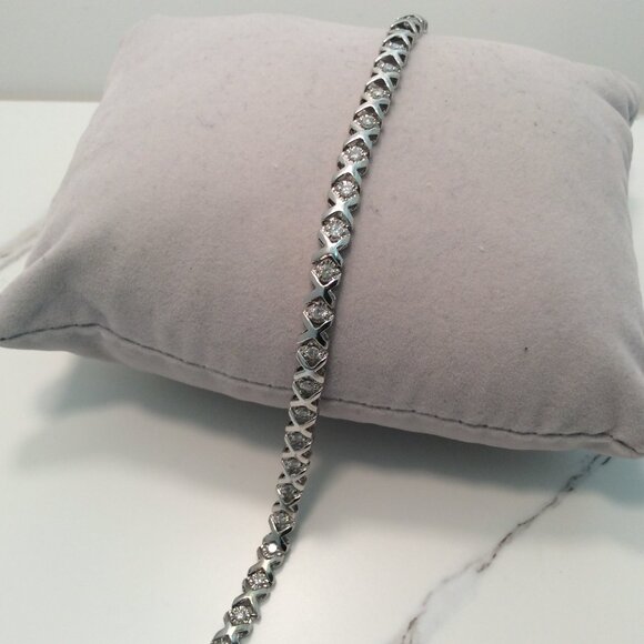 Lady's 10k WHITE Solid Real Gold Diamond XO Hearts and Kisses Bracelet 7.5g - Picture 1 of 8